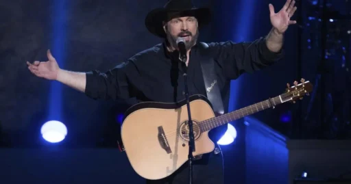 Garth Brooks Returns