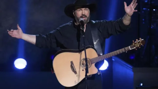Garth Brooks Returns